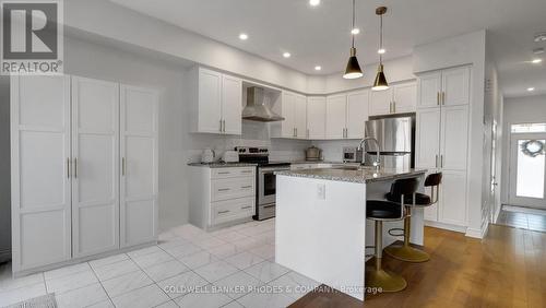 862 Chipping Circle, Ottawa, ON - Indoor Photo Showing Kitchen With Upgraded Kitchen