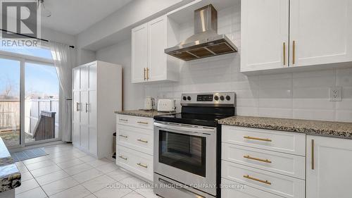 862 Chipping Circle, Ottawa, ON - Indoor Photo Showing Kitchen With Upgraded Kitchen
