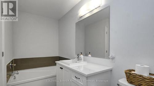 862 Chipping Circle, Ottawa, ON - Indoor Photo Showing Bathroom