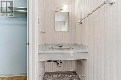 1842 Playfair Drive, Ottawa, ON - Indoor