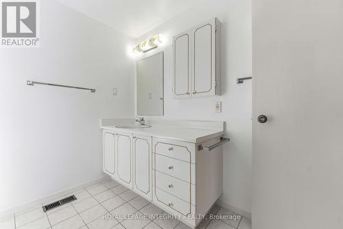1842 Playfair Drive, Ottawa, ON - Indoor Photo Showing Bathroom