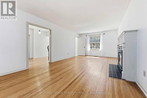 1842 Playfair Drive, Ottawa, ON - Indoor Photo Showing Other Room