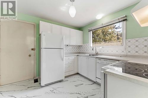 1842 Playfair Drive, Ottawa, ON - Indoor Photo Showing Kitchen