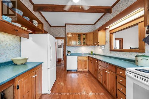 141 Mount Albion Road, Hamilton, ON - Indoor Photo Showing Kitchen