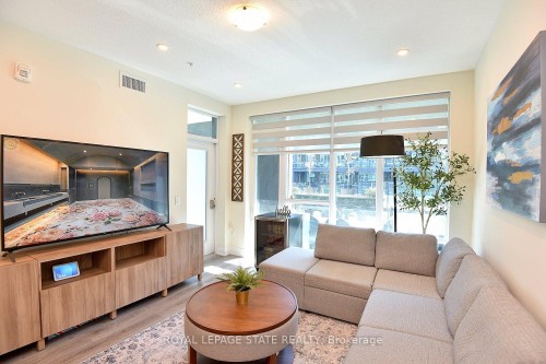 145-16 Concord Place, Grimsby, ON - Indoor Photo Showing Living Room