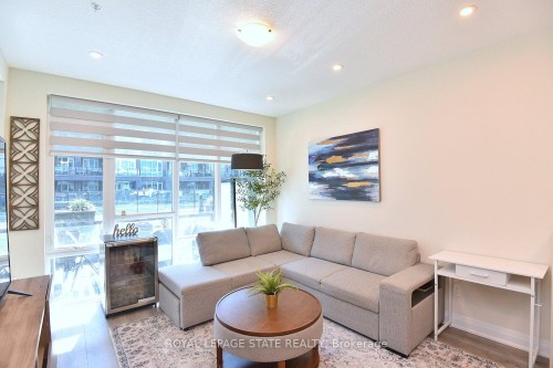 145-16 Concord Place, Grimsby, ON - Indoor Photo Showing Living Room