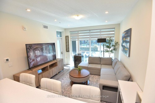 145-16 Concord Place, Grimsby, ON - Indoor Photo Showing Living Room