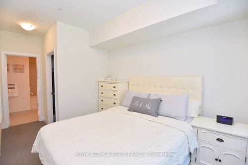 145-16 Concord Place, Grimsby, ON - Indoor Photo Showing Bedroom