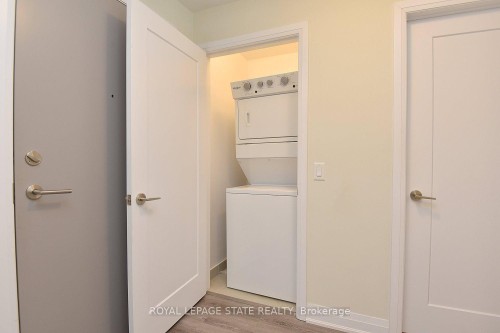 145-16 Concord Place, Grimsby, ON - Indoor Photo Showing Laundry Room