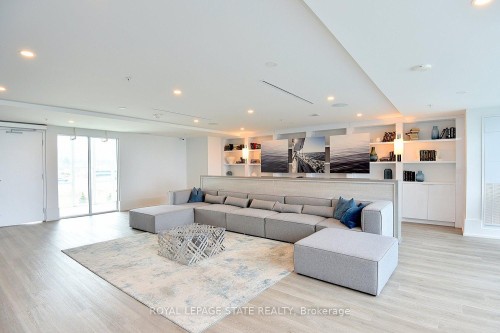 145-16 Concord Place, Grimsby, ON - Indoor Photo Showing Living Room