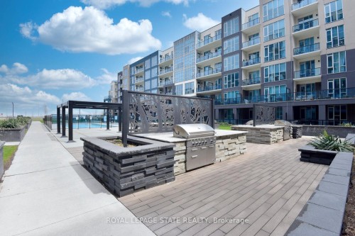 145-16 Concord Place, Grimsby, ON - Outdoor With Facade