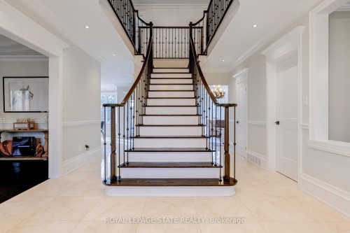 18 Elder Crescent, Hamilton, ON - Indoor Photo Showing Other Room