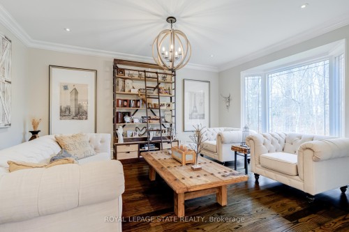 18 Elder Crescent, Hamilton, ON - Indoor Photo Showing Living Room