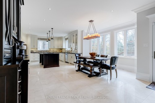 18 Elder Crescent, Hamilton, ON - Indoor Photo Showing Dining Room