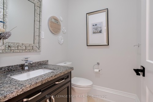 18 Elder Crescent, Hamilton, ON - Indoor Photo Showing Bathroom