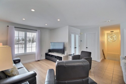 Salon - 50 Ch. De Val-Du-Repos, Val-D'Or, QC - Indoor Photo Showing Living Room