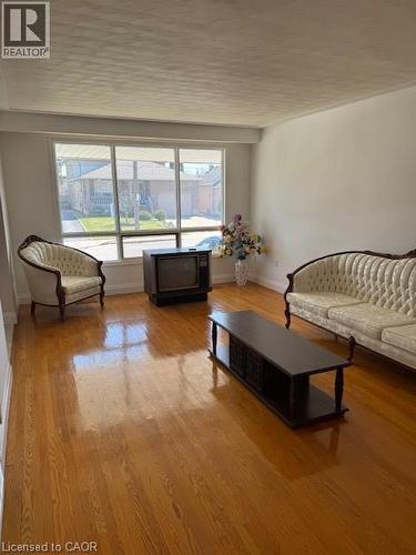Living area with light wood-style flooring - 31 Adair Avenue, Hamilton, ON - Indoor Photo Showing Living Room