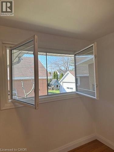 31 Adair Avenue, Hamilton, ON - Indoor Photo Showing Other Room