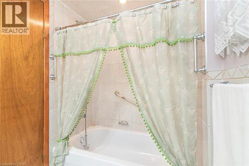 31 Adair Avenue, Hamilton, ON - Indoor Photo Showing Bathroom