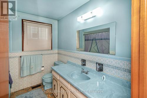 31 Adair Avenue N, Hamilton, ON - Indoor Photo Showing Bathroom