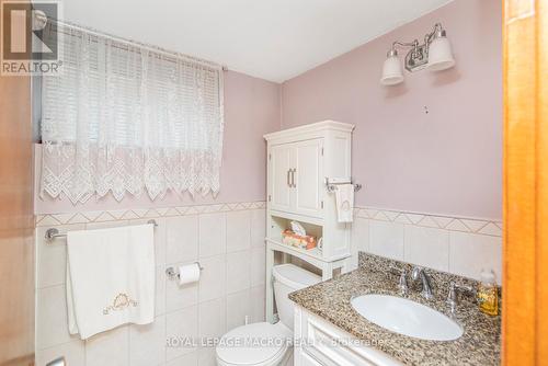 31 Adair Avenue N, Hamilton, ON - Indoor Photo Showing Bathroom