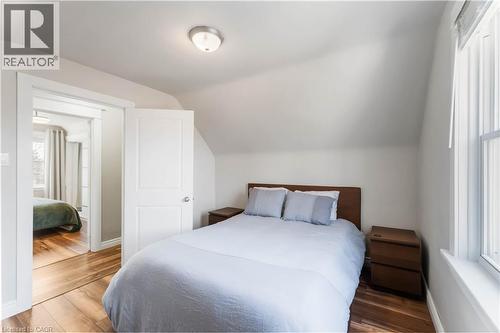 54 Weir Street S, Hamilton, ON - Indoor Photo Showing Bedroom
