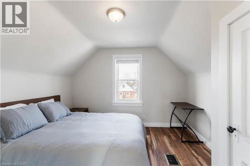 54 Weir Street S, Hamilton, ON - Indoor Photo Showing Bedroom