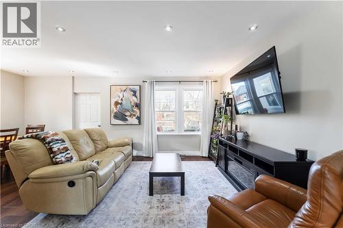 54 Weir Street S, Hamilton, ON - Indoor Photo Showing Living Room