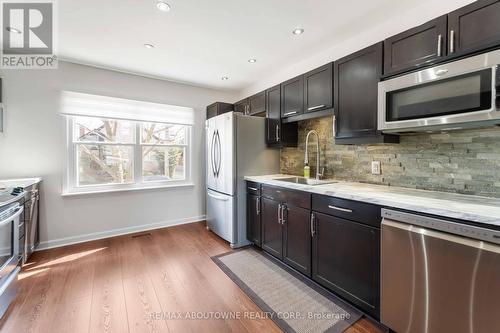 54 Weir Street S, Hamilton, ON - Indoor Photo Showing Kitchen With Upgraded Kitchen