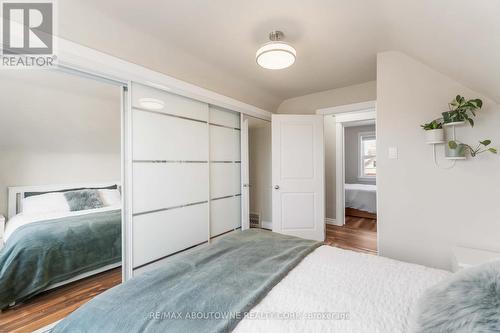 54 Weir Street S, Hamilton, ON - Indoor Photo Showing Bedroom