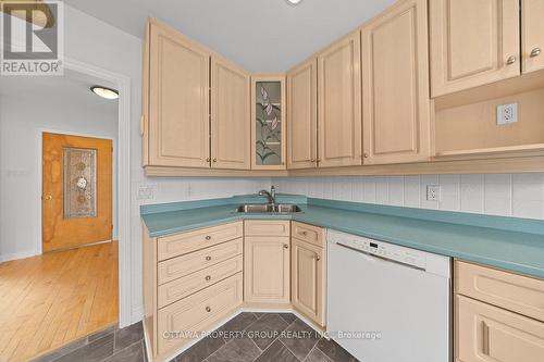 777 Cork Street, Ottawa, ON - Indoor Photo Showing Kitchen