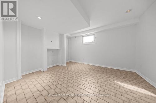 777 Cork Street, Ottawa, ON - Indoor