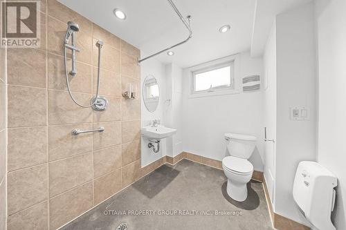 777 Cork Street, Ottawa, ON - Indoor Photo Showing Bathroom