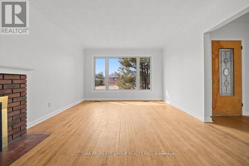777 Cork Street, Ottawa, ON - Indoor Photo Showing Living Room With Fireplace