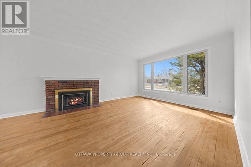 777 Cork Street, Ottawa, ON - Indoor Photo Showing Living Room With Fireplace