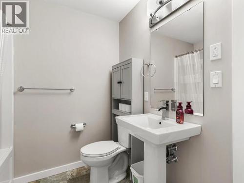 31-85 Aksala Drive, Whitehorse, YT - Indoor Photo Showing Bathroom