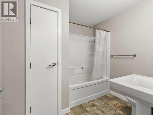 31-85 Aksala Drive, Whitehorse, YT - Indoor Photo Showing Bathroom