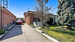 26 ROYWOOD DRIVE Toronto, ON M3A 2C6