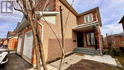 7 LENTHALL AVENUE Toronto, ON M1B 2C7