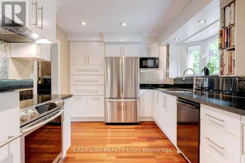193 Pine Cove Road, Burlington, ON - Indoor Photo Showing Kitchen With Upgraded Kitchen