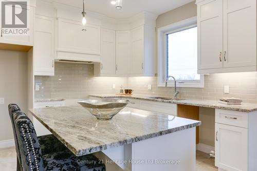 114 Beech Boulevard, Tillsonburg, ON - Indoor Photo Showing Kitchen With Upgraded Kitchen