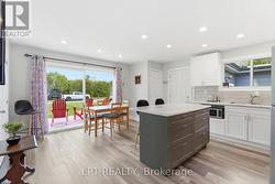 Kitchen with a perfect view out the front - 