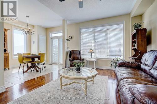 40 Outer Banks Drive N, Markham, ON - Indoor Photo Showing Living Room