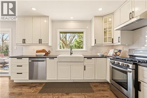 49 Stirling Street, Caledonia, ON - Indoor Photo Showing Kitchen With Stainless Steel Kitchen With Upgraded Kitchen