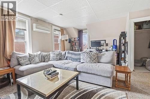 31B Lovely large living room - 31 Bingeman Street, Kitchener, ON - Indoor Photo Showing Living Room