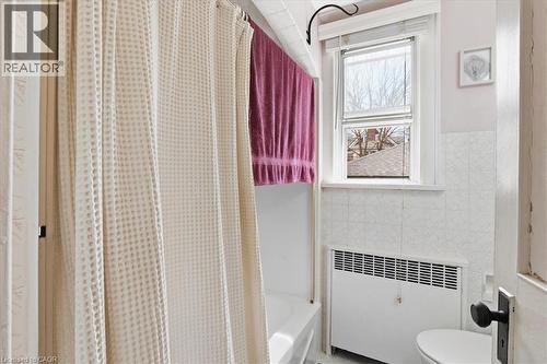 31A bathroom - 31 Bingeman Street, Kitchener, ON - Indoor Photo Showing Bathroom