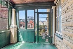 Lovely sunroom entrance for 31A - 