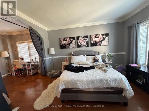 422 Mapleton Avenue, Barrie, ON - Indoor Photo Showing Bedroom