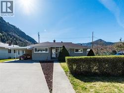 526 Portia Crescent  Trail, BC V1R 1A9