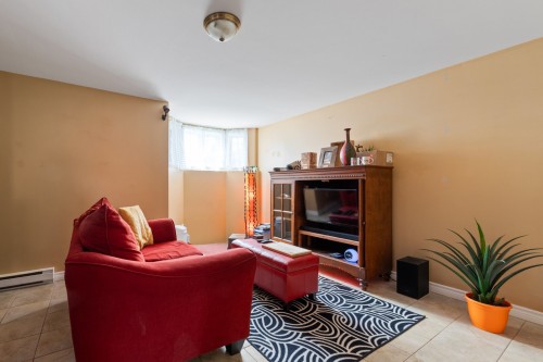 Salle familiale - 25 Rue Marguerite, Saint-Jean-Sur-Richelieu, QC - Indoor Photo Showing Living Room